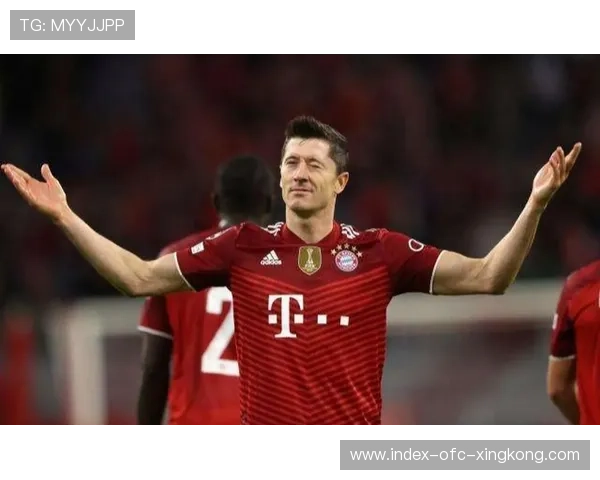 莱万倒三角传递制造破口，拜仁攻击手段更多样